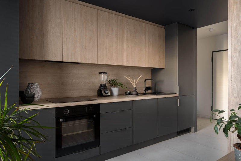 ניקיון לאחר שיפוץ מטבח: איך לחזור למטבח מבריק ומוכן לשימוש